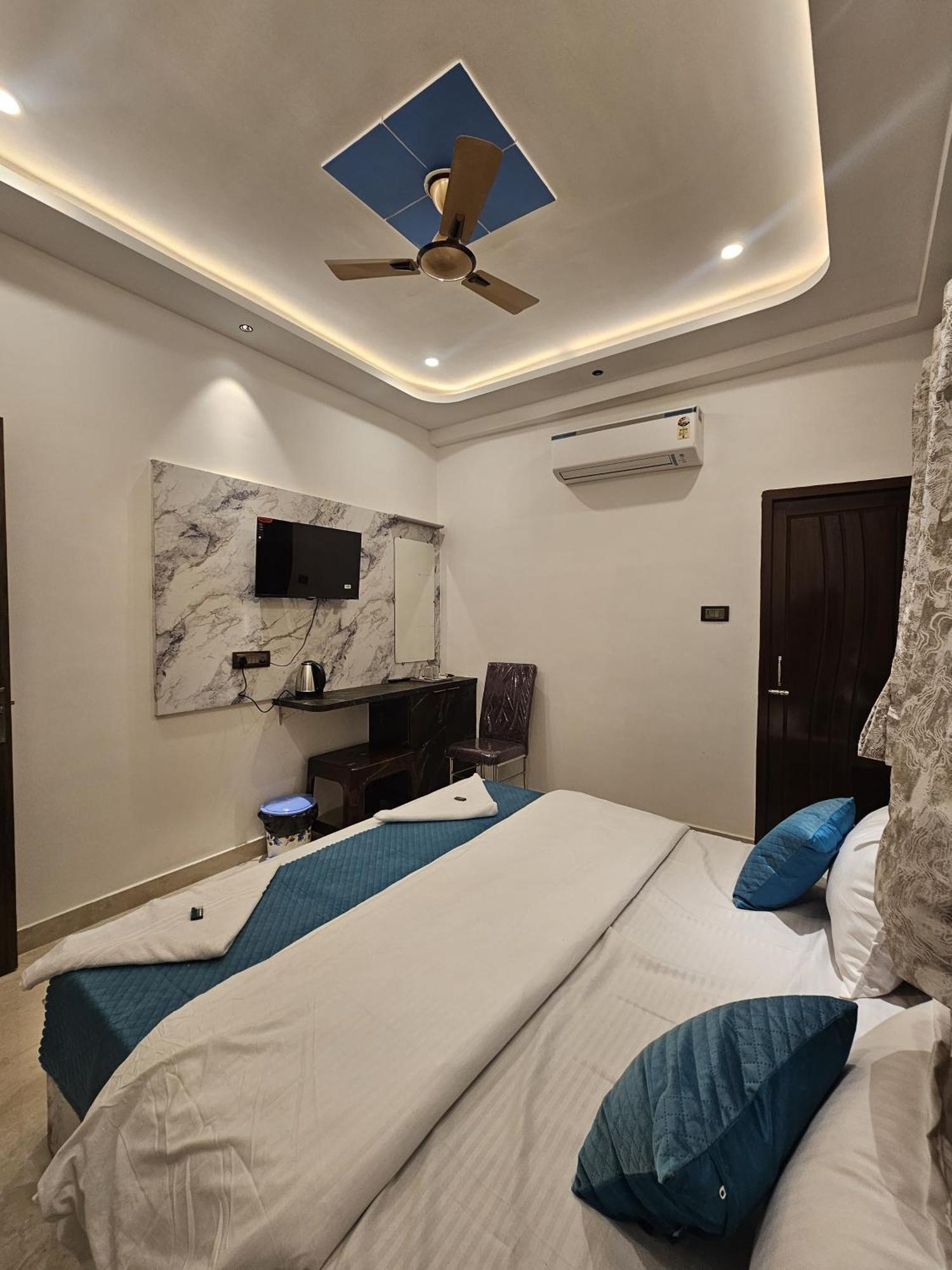 Mm Grand Hotel Váránaszi Kültér fotó