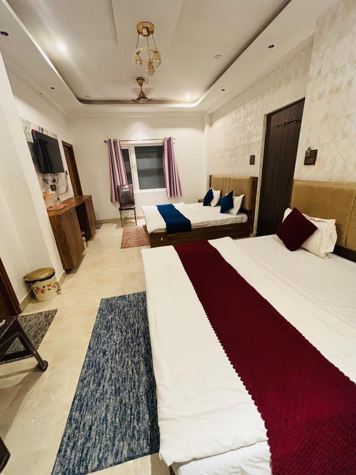 Mm Grand Hotel Váránaszi Kültér fotó